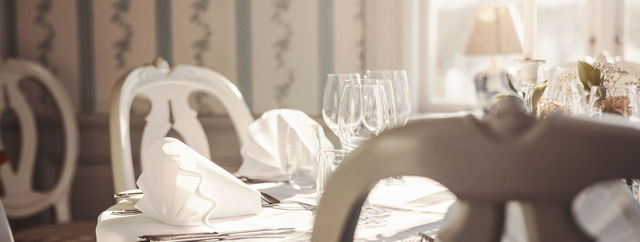 Dukat bord i en av salongerna