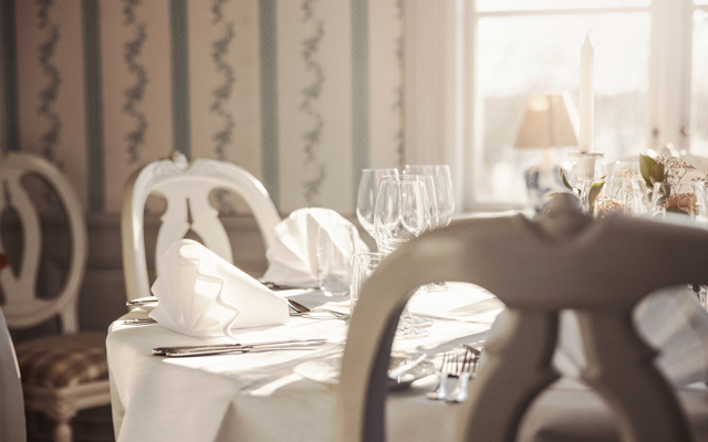 Dukat bord i en av salongerna