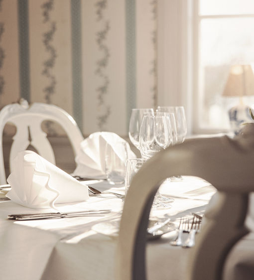 Dukat bord i en av salongerna