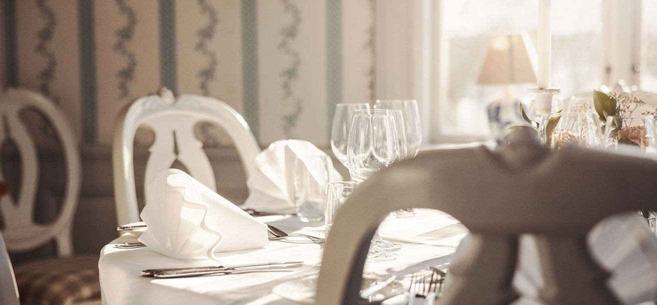 Dukat bord i en av salongerna