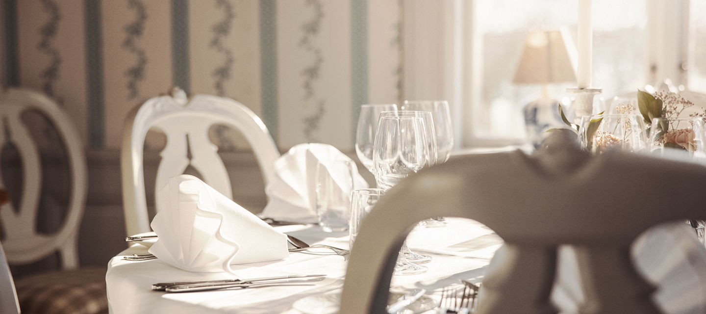 Dukat bord i en av salongerna