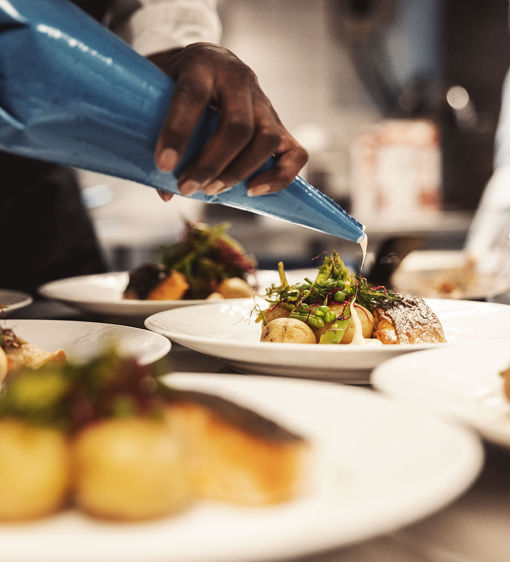 Köket förbereder middag