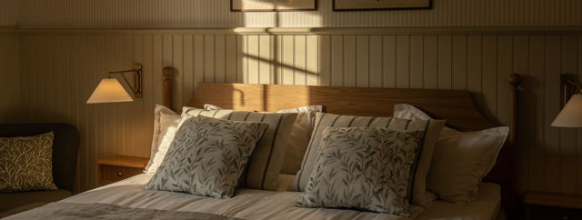 Vackert hotellrum med harmoniska färger