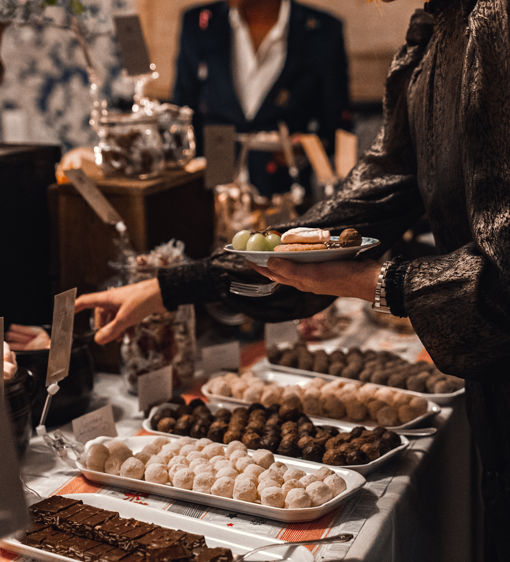 Stort traditionellt julbord på herrgården