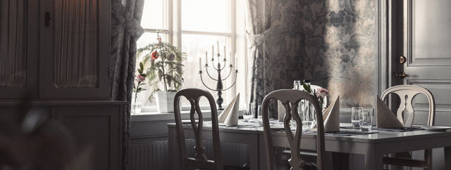 Dukat bord i herrgårdens salong