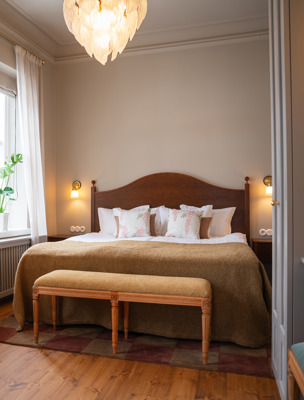 Rymligt hotellrum på herrgård