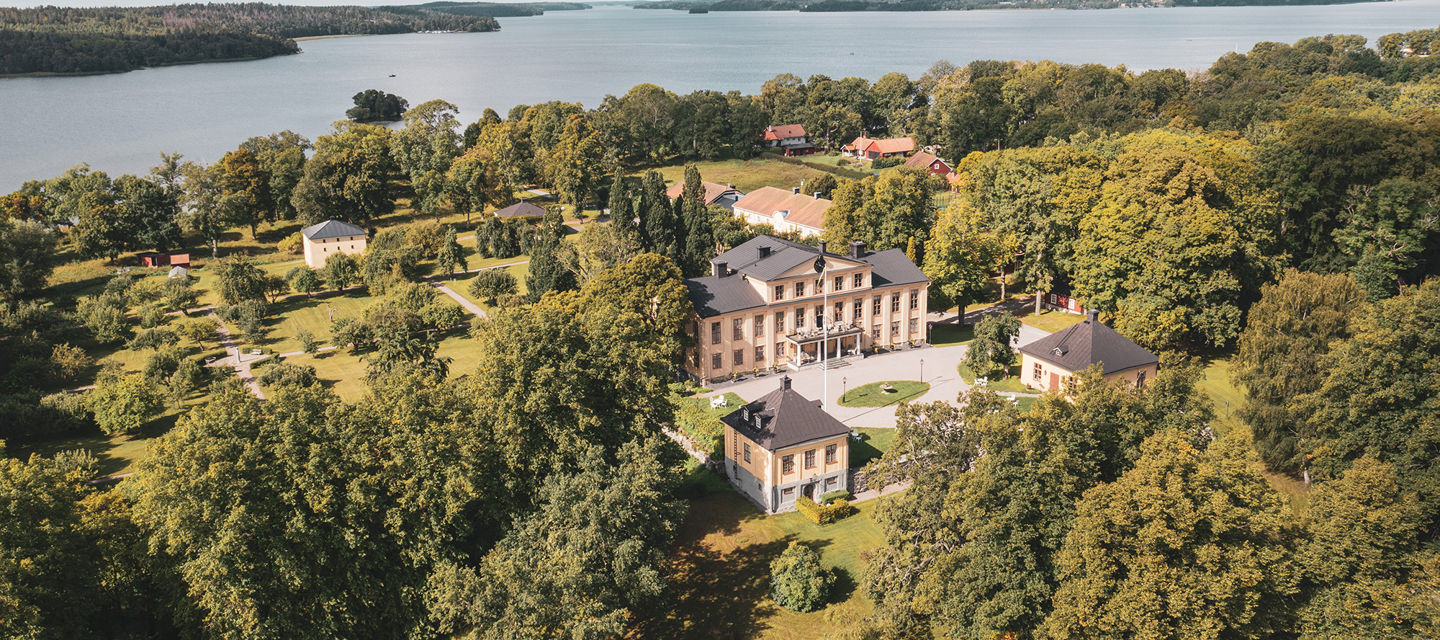 Krusenberg Herrgård med vacker grön omgivning