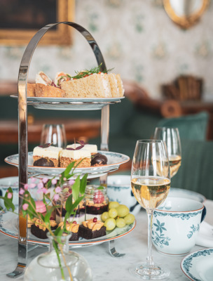 Afternoon tea på herrgården - fika och champagne