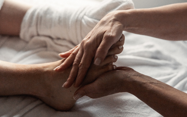 Fotmassage och spabehandling i relaxavdelningen
