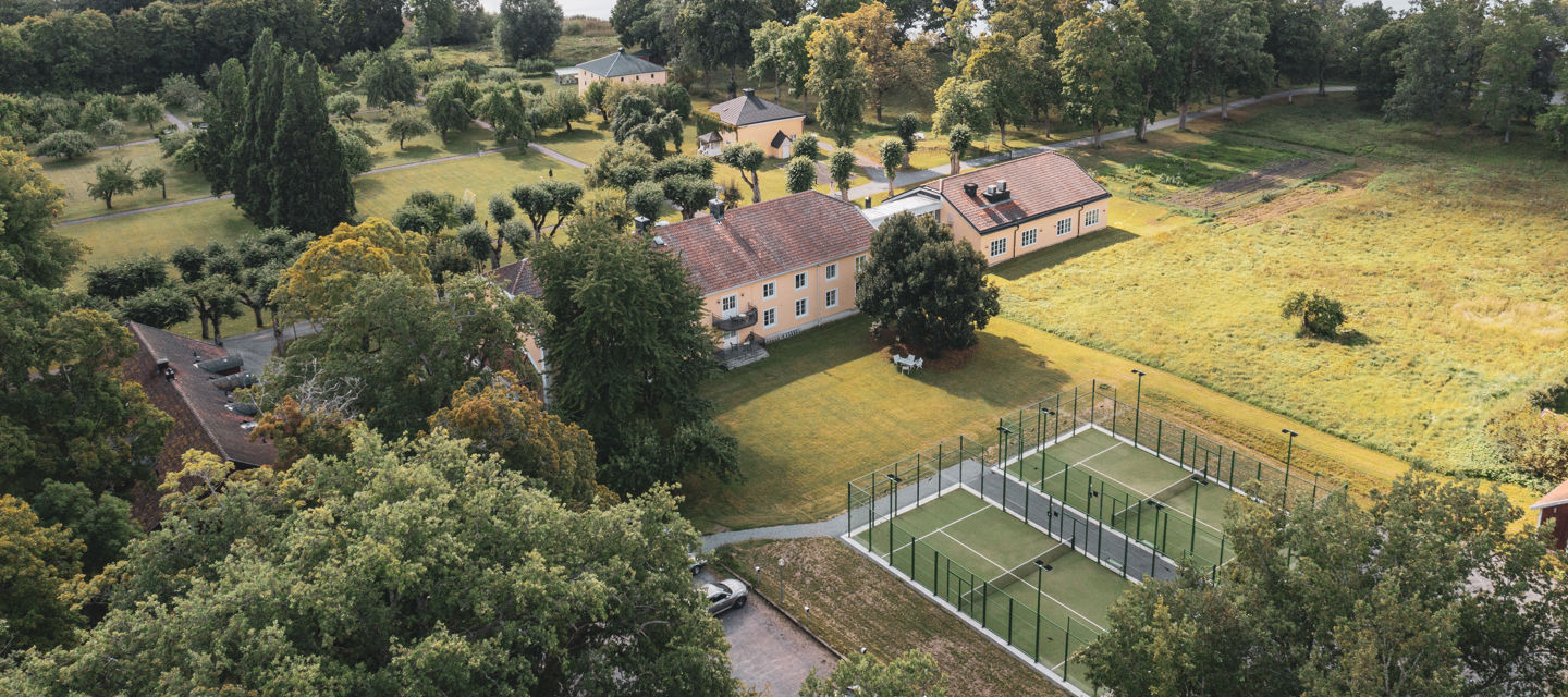 Herrgård med vackra omgivningar och padelbanor