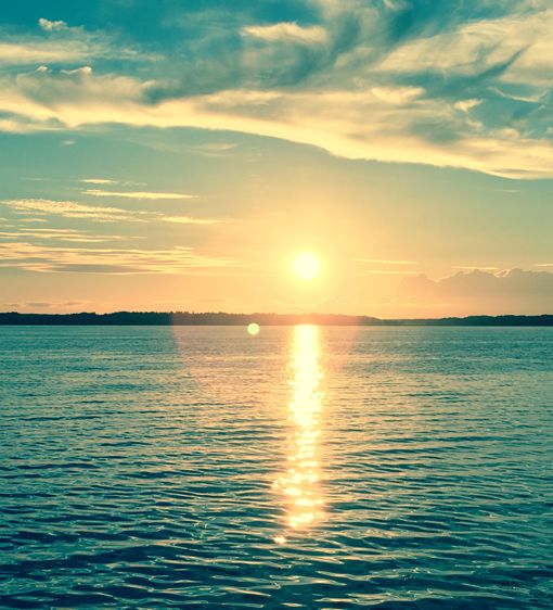 Solnedgång över vattnet