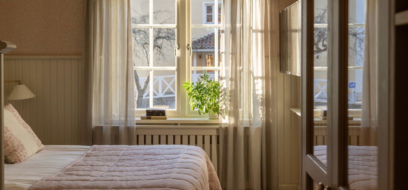 Vackert hotellrum på herrgård