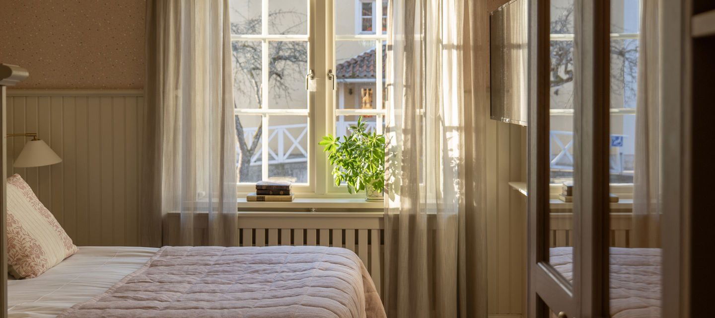 Vackert hotellrum på herrgård